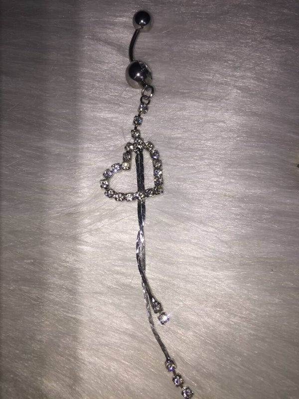 Navel piercing hart