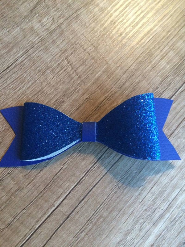 Blauwe haar clip