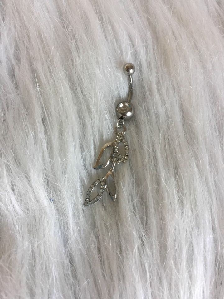 Hanger navel piercing