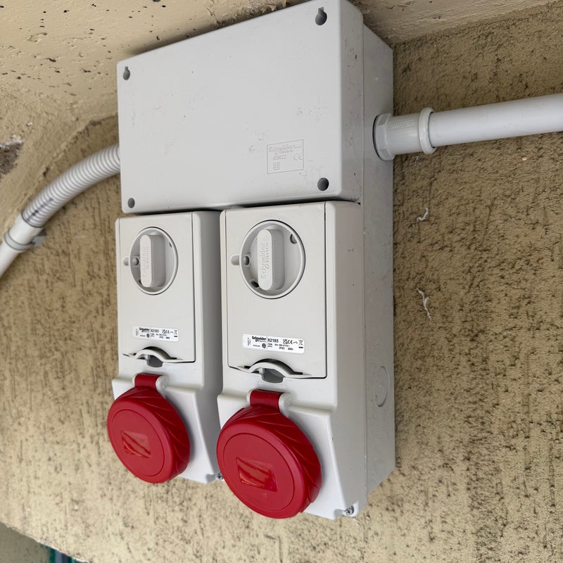 Prese industriali e distribuzione elettrica realizzate da PGE