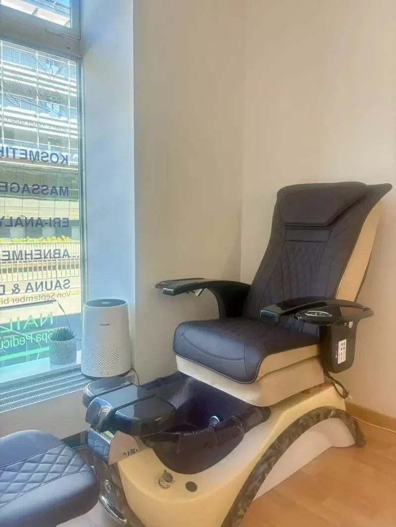 Pediküre/Pedicure Stuhl im Nagelstudio in Bern