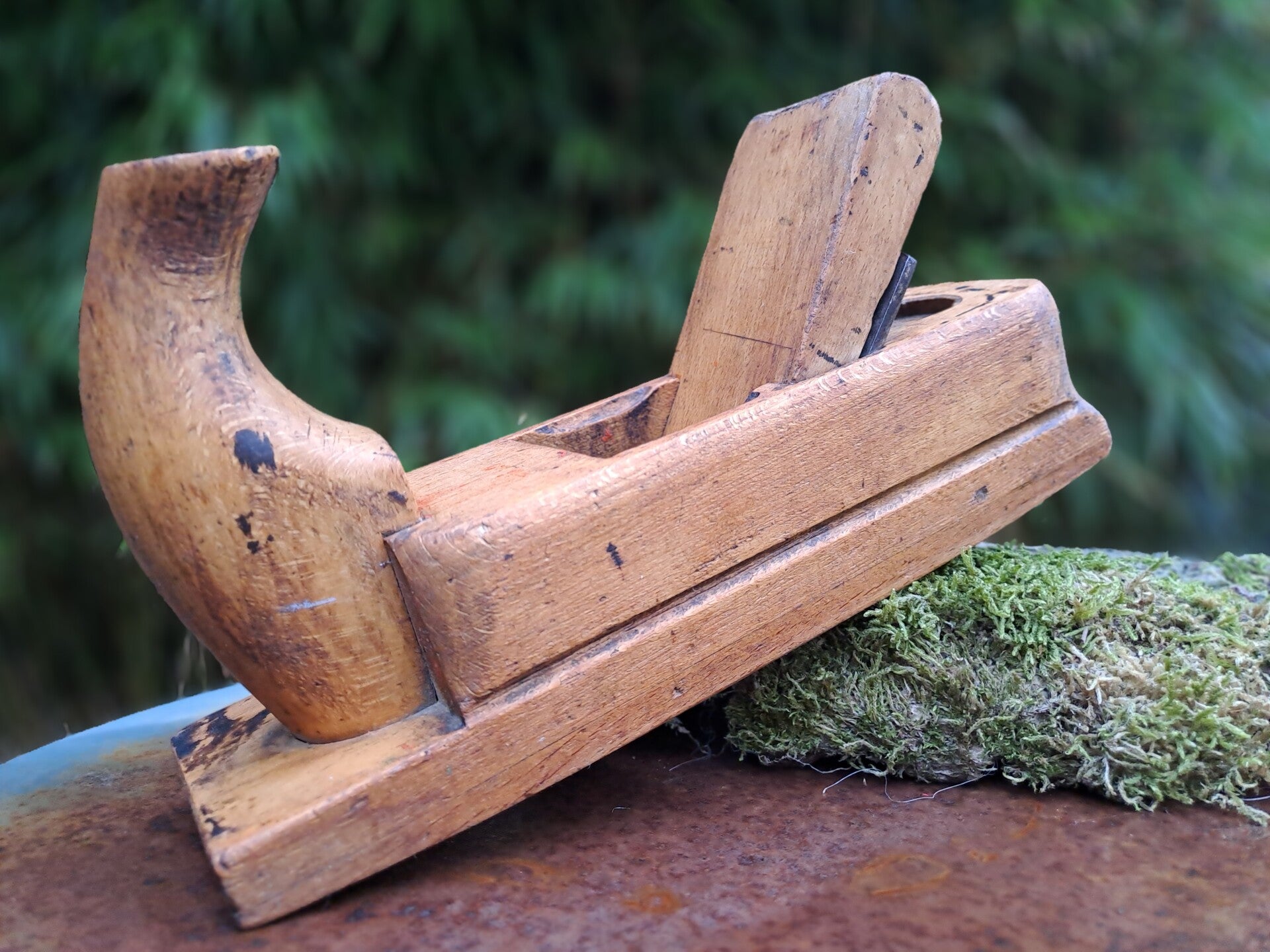 op maat gemaakte mini urn uit een houten schaaf