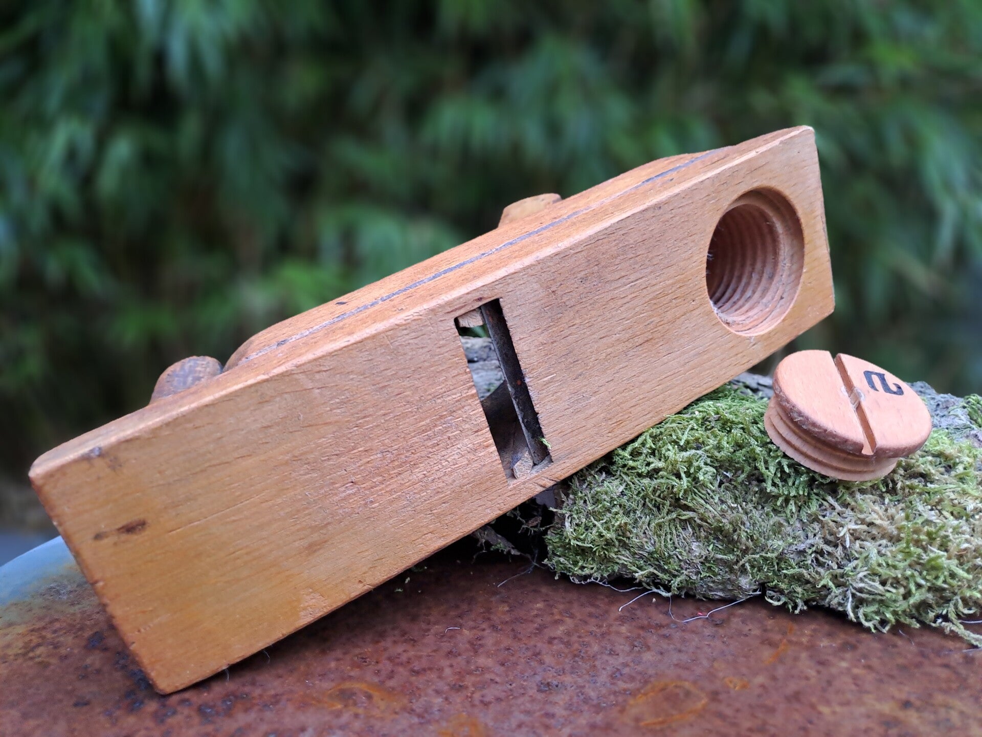 op maat gemaakte mini urn uit een houten schaaf