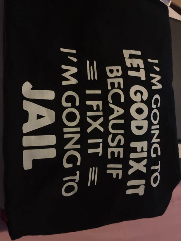 A black large Tee/W