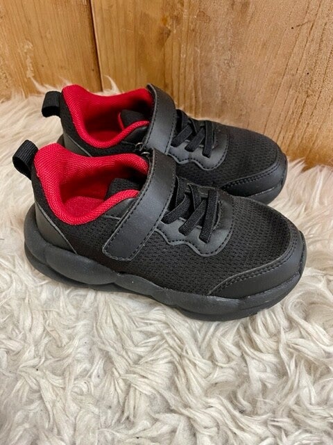 Sneakers zwart maat 26 | NogSteedsLeuk