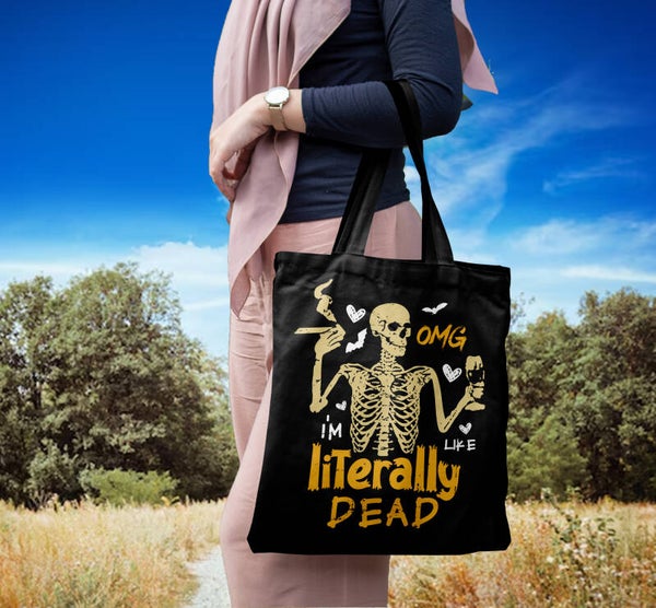 I'm Literally Dead SkeletonI'm Literally Dead Skeleton Funny Halloween Katoenen Tote Bag – 100% Katoen met DTF-druk   Productbeschrijving: Voeg een flinke dosis humor en een tikkeltje sarcasme toe aan je dagelijkse look met deze opvallende zwarte tote bag