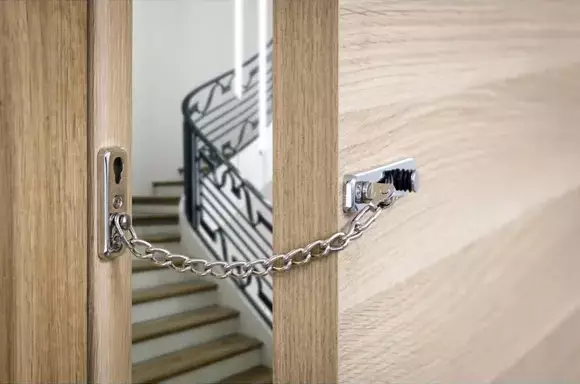 Entrebâilleur à chaîne de porte