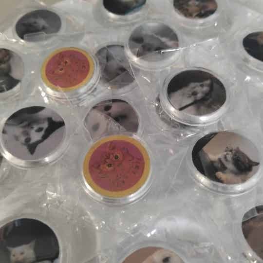 Mini pines personalizados