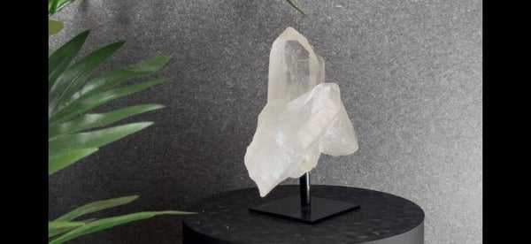 Bergkristal Cluster op Standaard – 297 gram | 11 cm