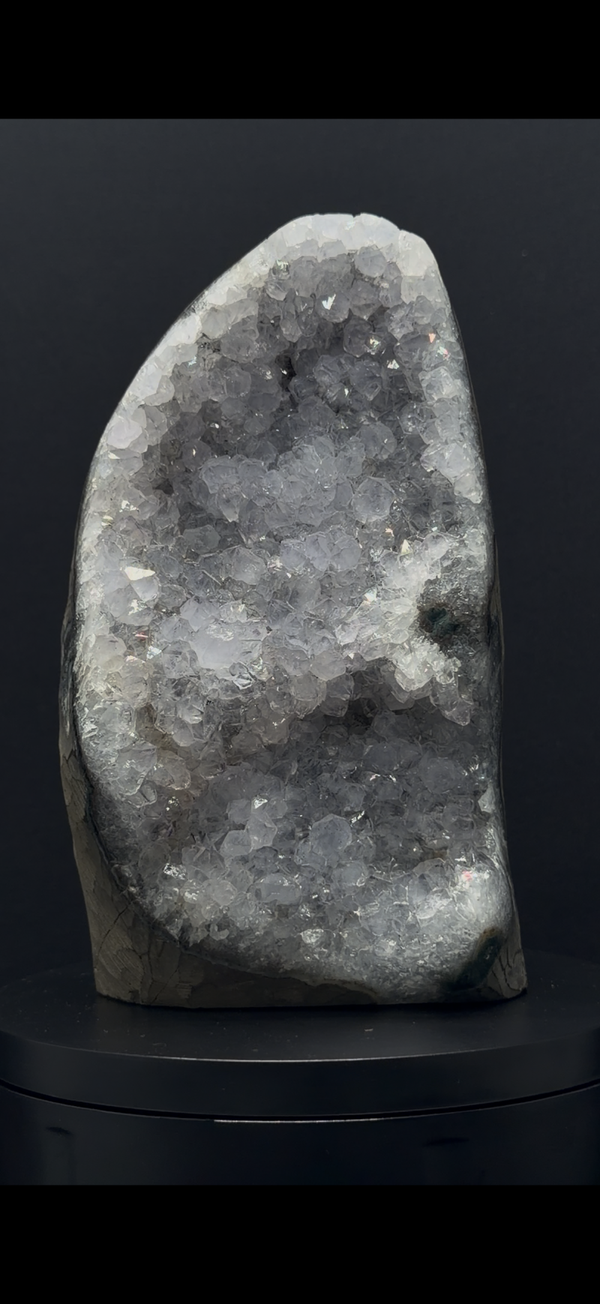 Witte Amethist Geode – 2097 gram