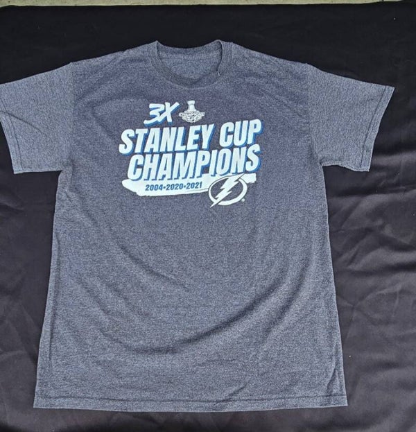 3X Stanely Cup Campions Tampa Bay Lightning T-shirt Medium