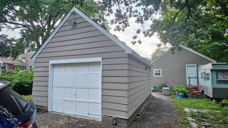 em-garage-standard.jpg