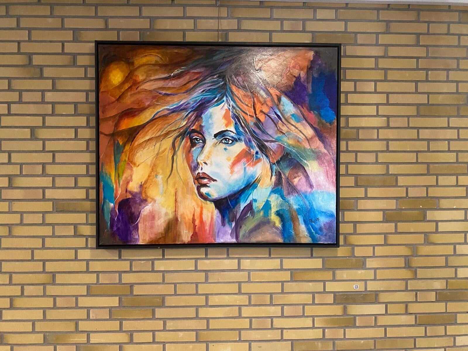 Abstract Lady gold light