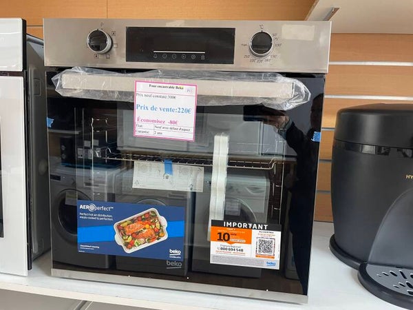 Four encastrable Beko neuf