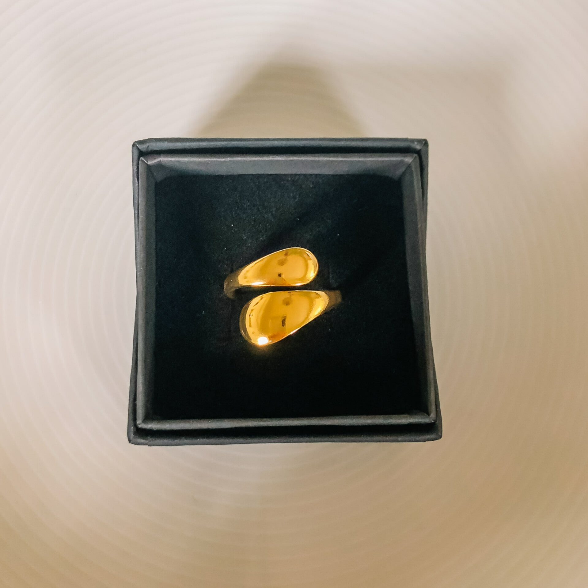 Po gold ring