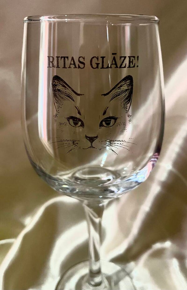 Glāzes un krūzes
