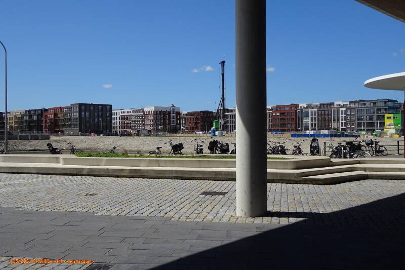 and here too, they keep coming, more and more new houses are closing us in... creepy