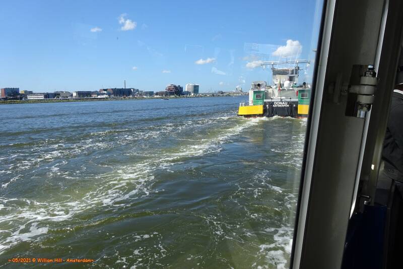 and pushingboat Donau