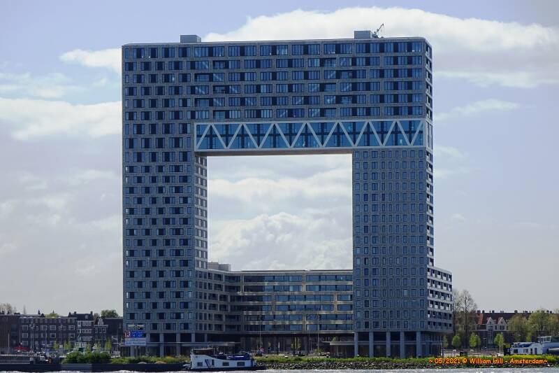 Pontsteiger building