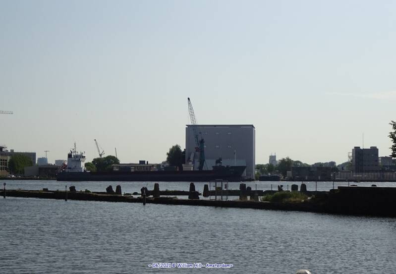 back home, from Silodam.. the KVITSAND unloading at OMYA