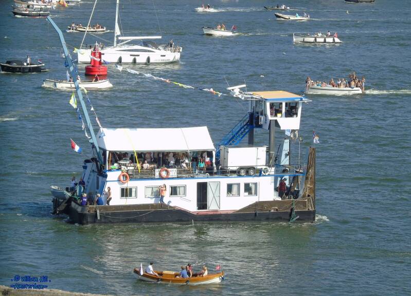 pushboat &#039;Laura&#039; with guests
