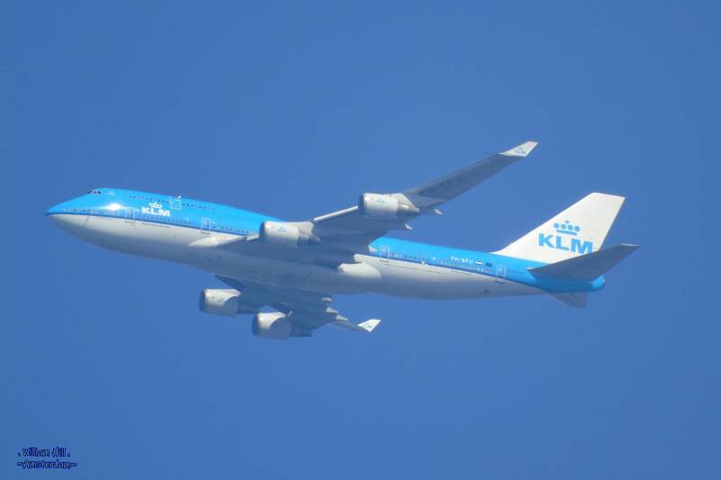a low KLM coming over in the length of the canal to show the crowded IJ to the passengers?