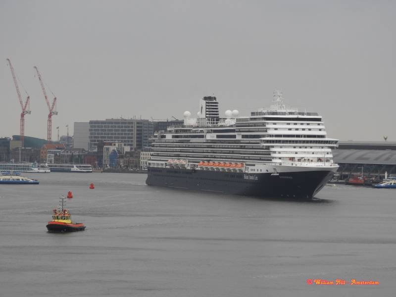 'Koningsdam' departing