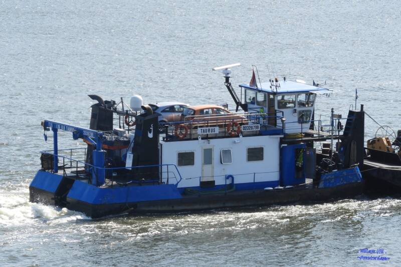 (12) - pushboat TAURUS