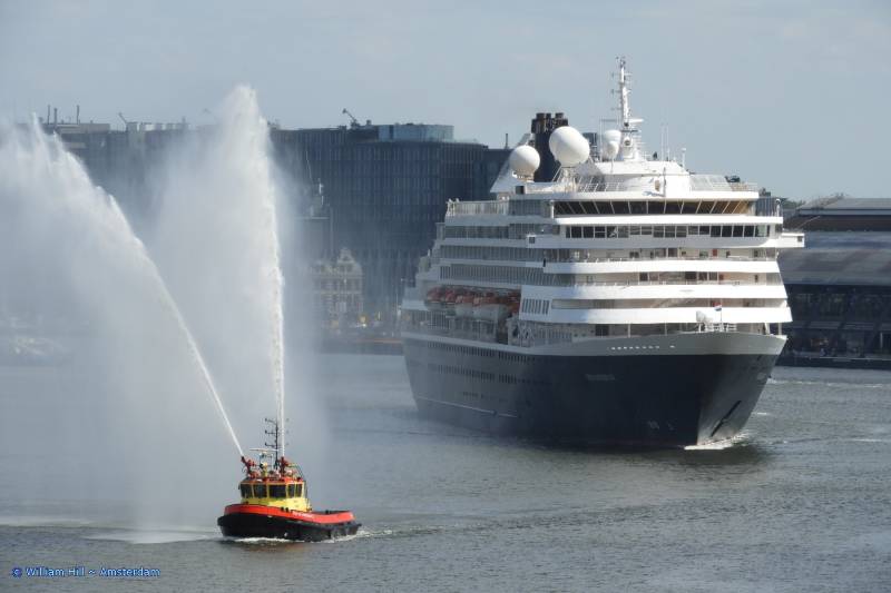 PA5 (Pollux) with showers for the las Goodbye to PRINSENDAM