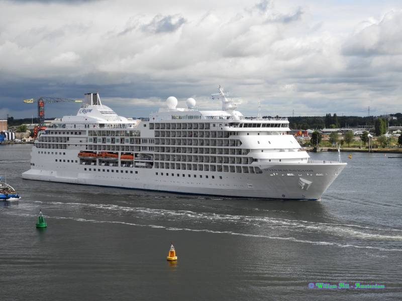 'Seven Seas Navigator' (170.7×24.8m) 