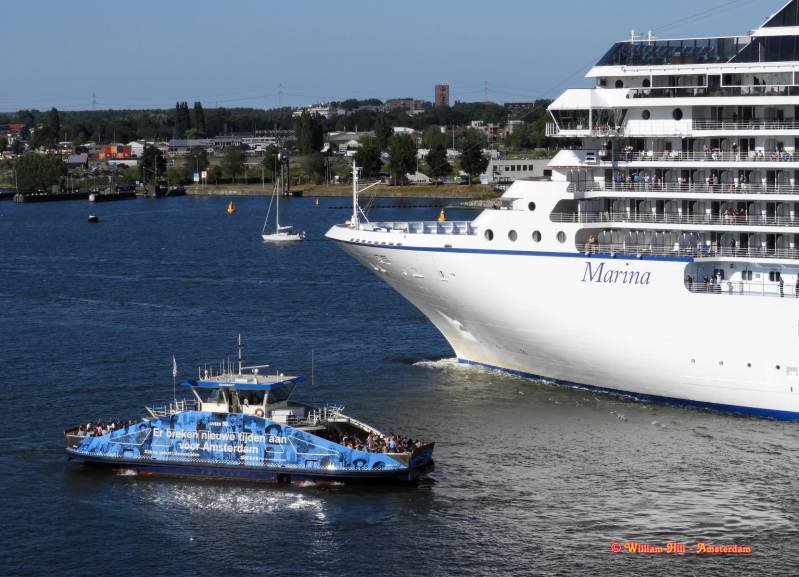ferry 'IJveer 50' &amp;  'Marina'