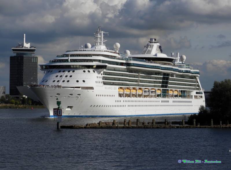 'Brilliance of the Seas'  (294x37m)