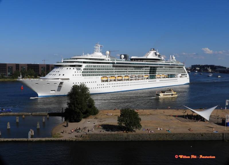 Brilliance ot Seas and a dry Stenenhoofd