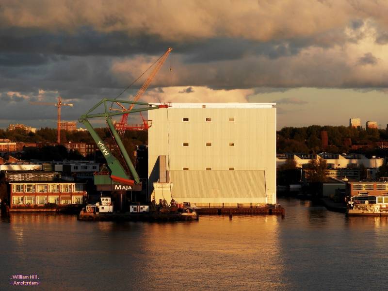 OMYA with floating MAJA crane 'Enterprise'