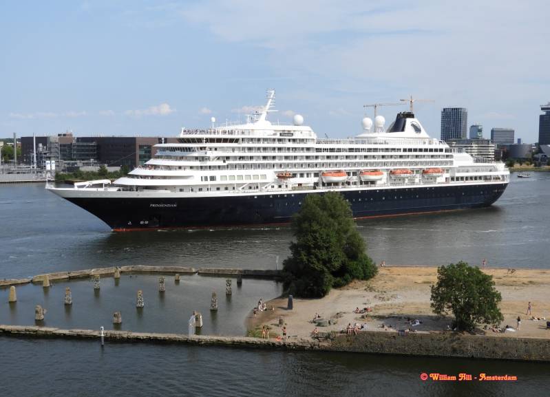(yesterday) 'Prinsendam' (204x32m)