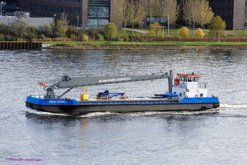 CRANE BARGE 1