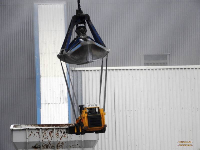 lowering in the ship