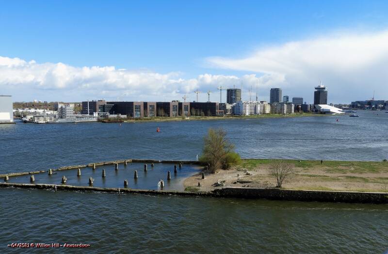 all is calm now and we see the snow cloud over the Adamtower heading east