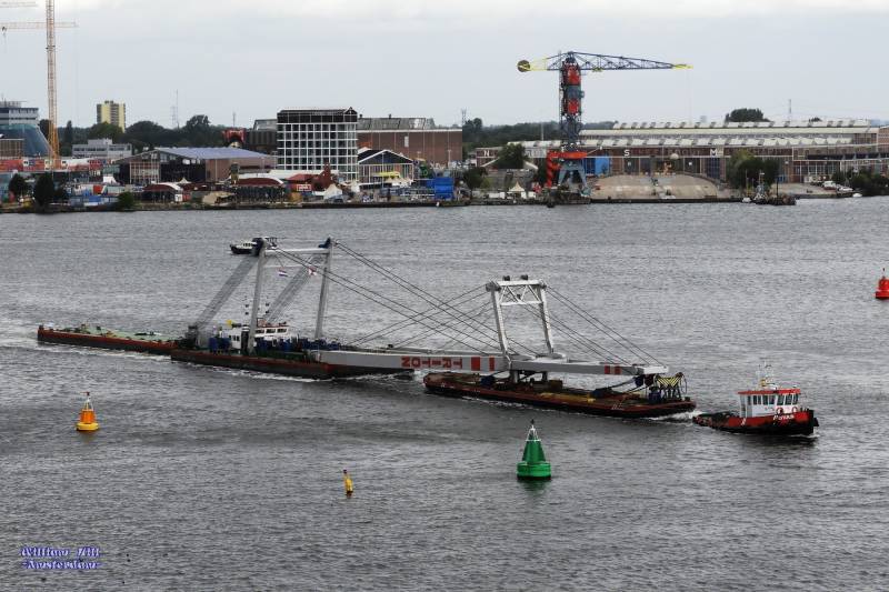 Gyas with floating crane 'Triton'