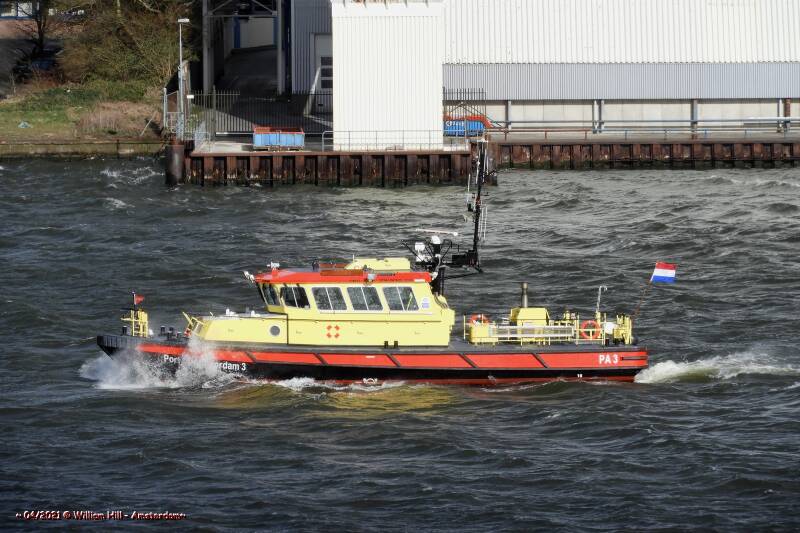 portauthority PA3 TRITON again, catches a single wave