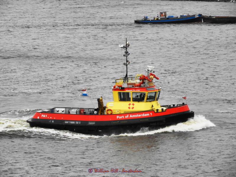 and behind her with a little hurry PA1 , they had to be in front ..