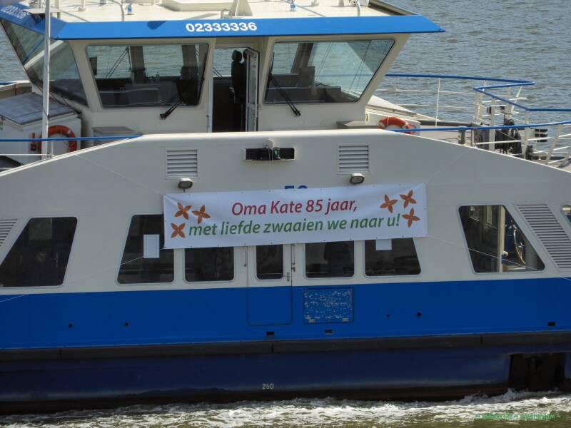 with, A happy birthday wish to someones Grandma on the route, an idea of the family because of the Corona-crisis..