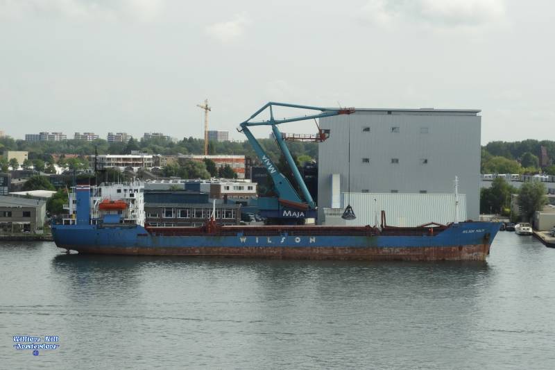 coaster 'Wilson Malm' ready and closing