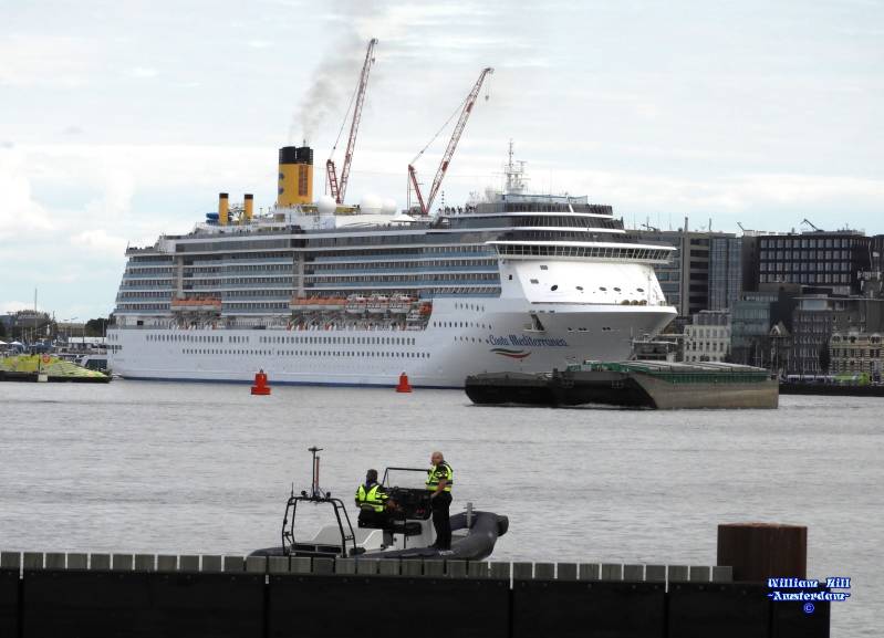 'COSTA MEDITERRANEA' (292x32m), pusher 'DONAU', two barges, police 