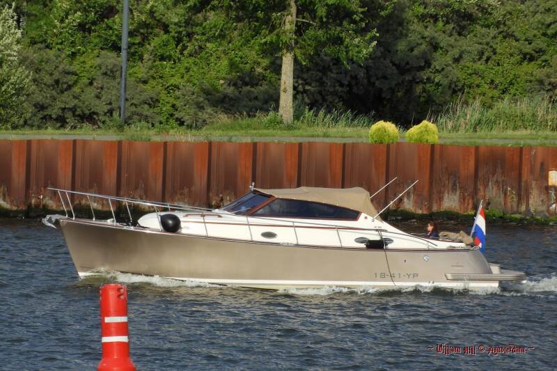 pleasureboat MISS STRESS