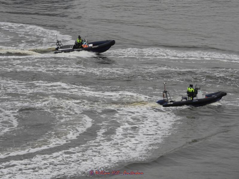 they make a mess of the water, mixing all :(