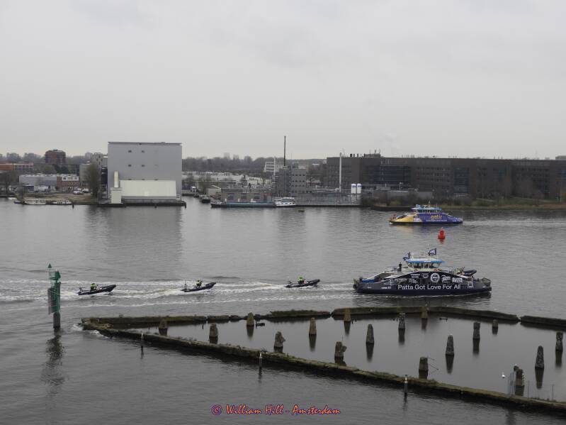 a hand up from the first boat and all in line 