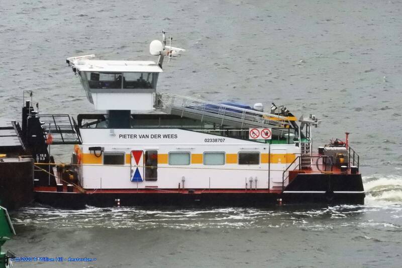 pushboat PIETER van der WEES