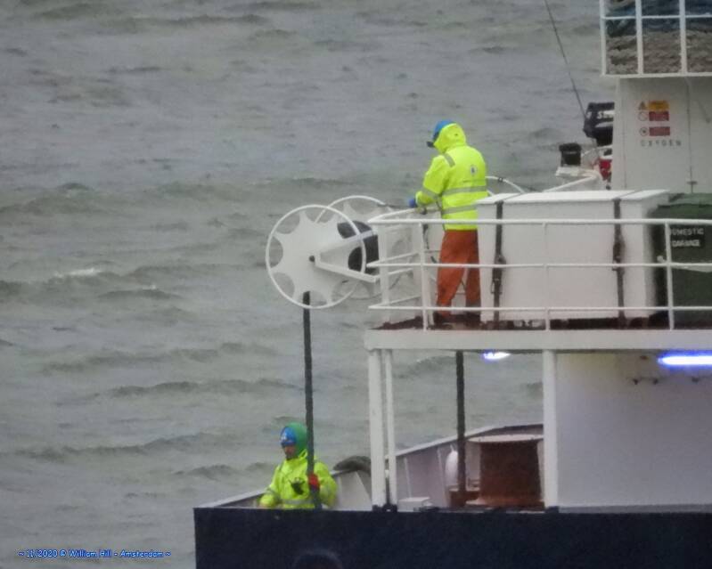 TingTing.., think he want to get off here