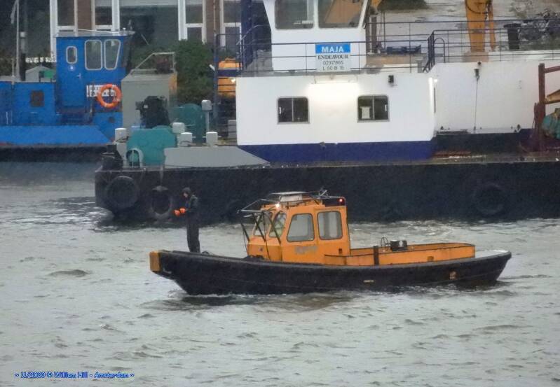 the boatmen/vlet KP17, they surely enjoy the weather too..